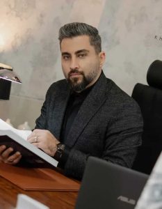 علی غزاله، یکی از وکلای لیست 10 تا از وکیل کرمانشاه