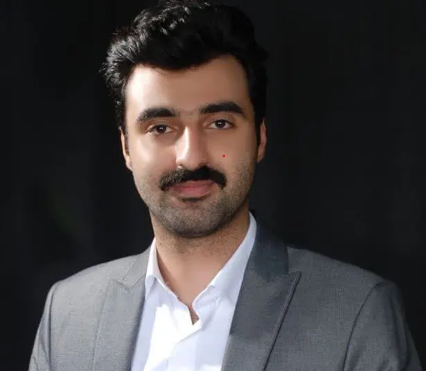 پوریا فرخ نیا وکیل پایه 1 گیلان