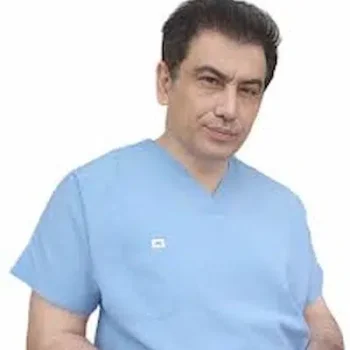 دکتر کامبیز پوریوسف جراح بینی در تهران